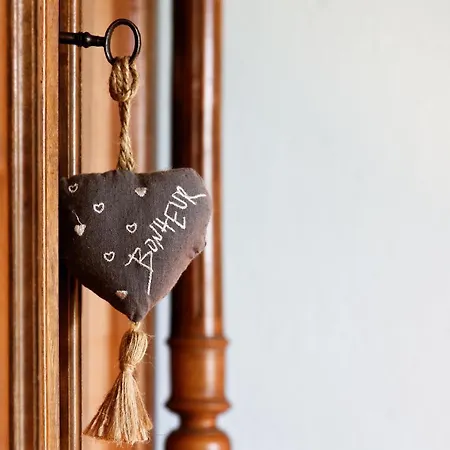 Maison Ardure Oda ve Kahvaltı Terraube